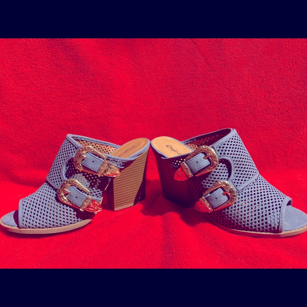 Qupid blue denim mule shoe with open toe and thick heel size 8.5